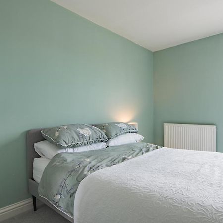 Blackhorse Loft - Spacious Apartment By The Sea Deal Exterior photo