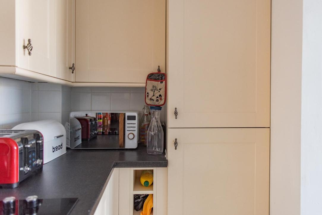 Blackhorse Loft - Spacious Apartment By The Sea Deal Exterior photo